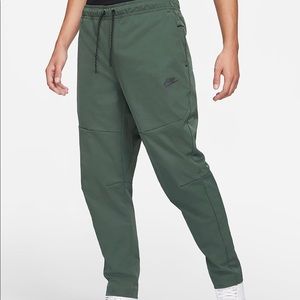 NWT Men’s Nike Sportswear Pants Size L